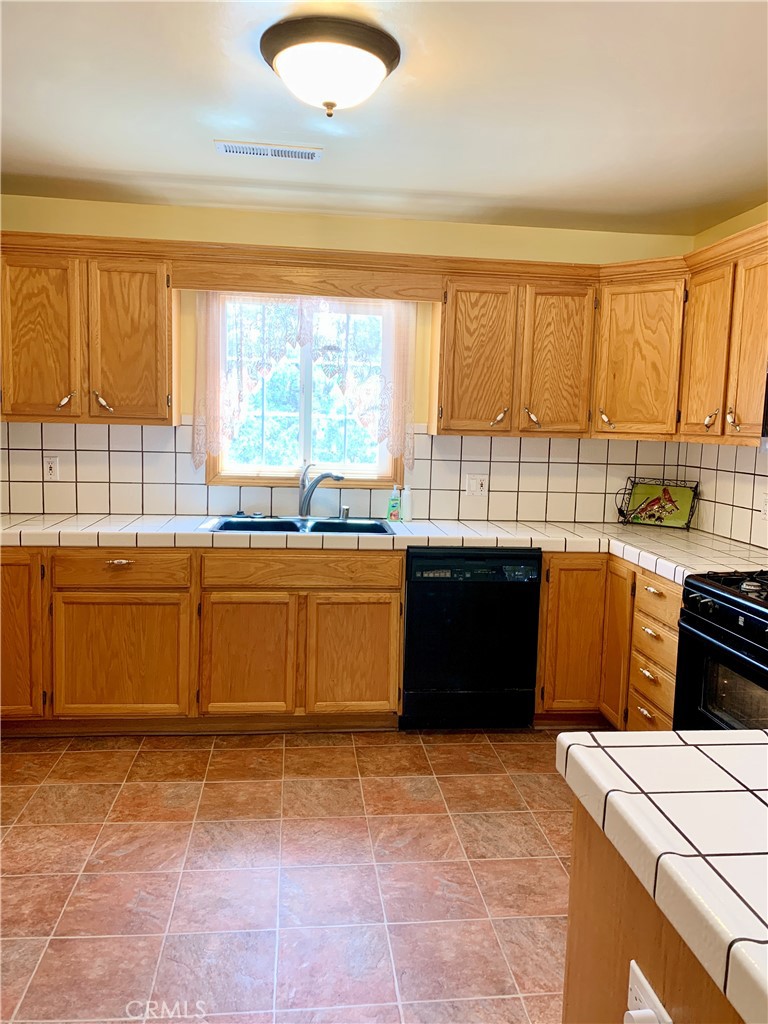 18076 Vista Point Ct Property Photo 11