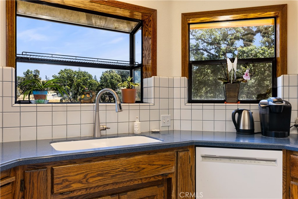 920 Park Way Property Photo 16