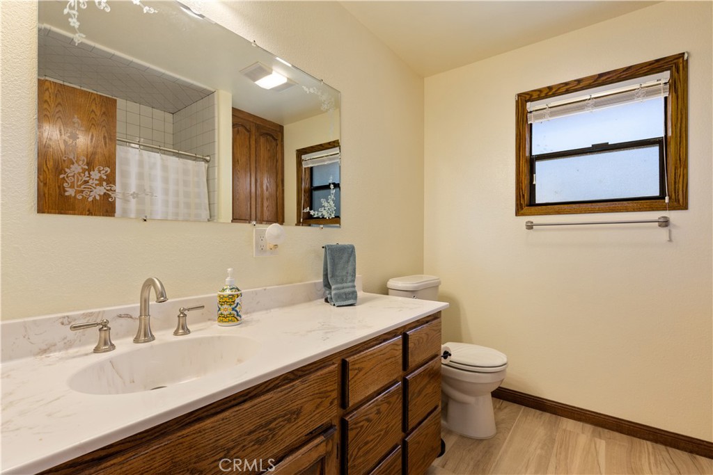 920 Park Way Property Photo 32