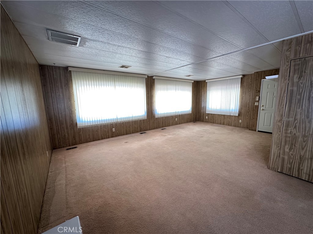 5647 Jones Property Photo 7