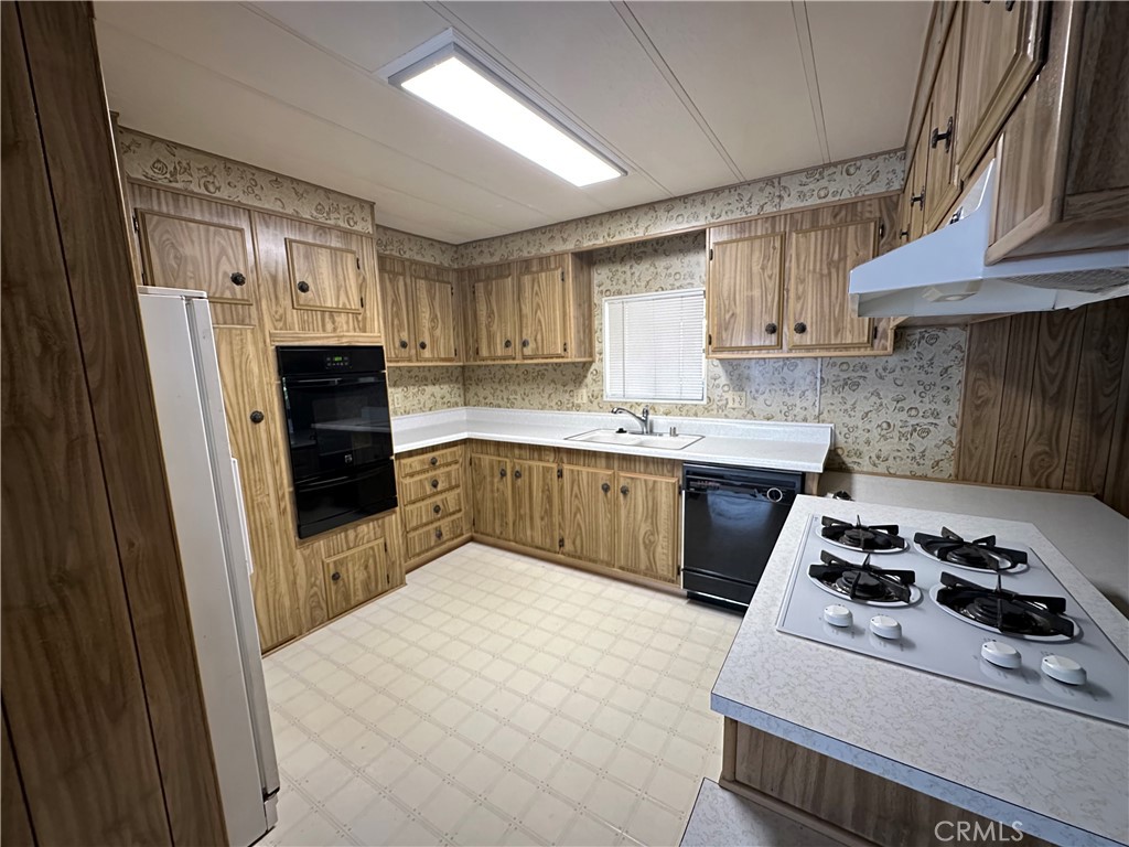 5647 Jones Property Photo 10