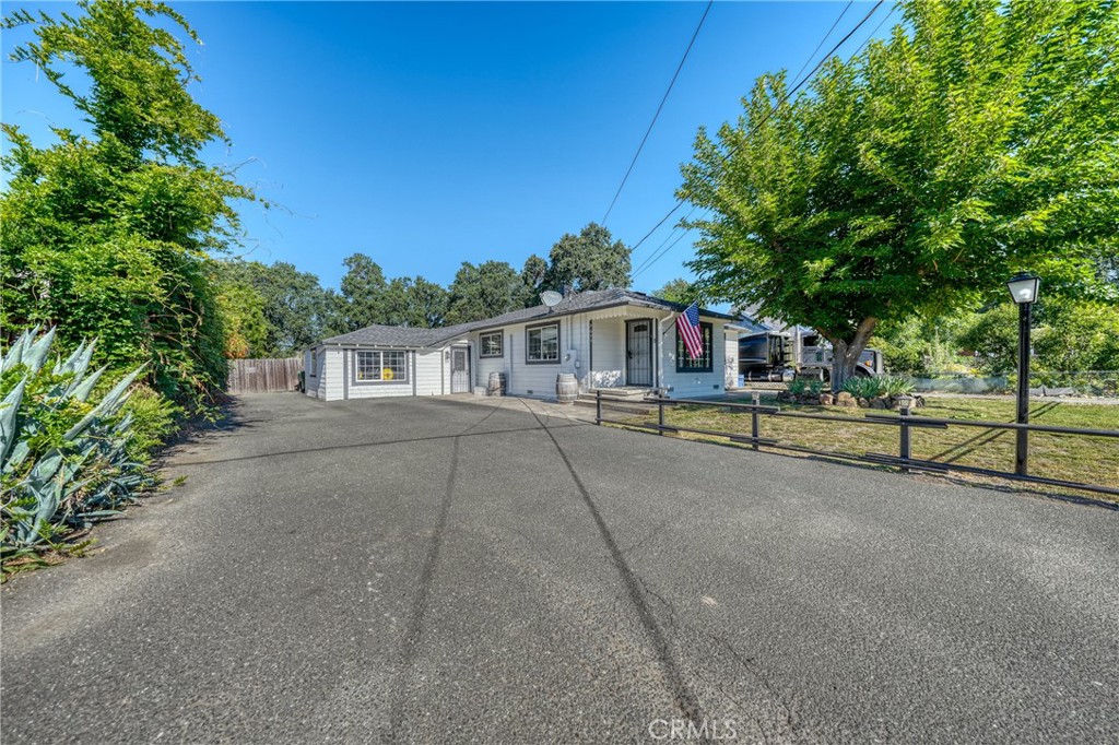 9655 Main Property Photo 3