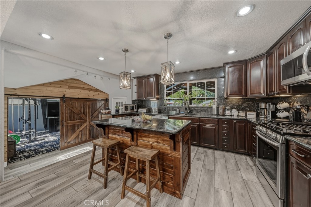 9655 Main Property Photo 12