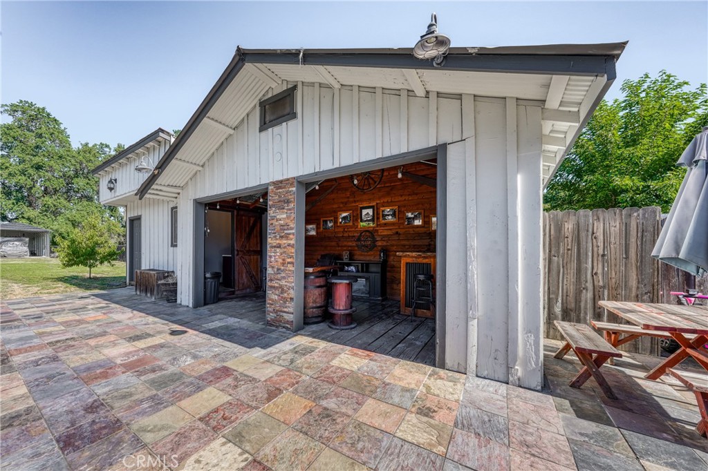 9655 Main Property Photo 32