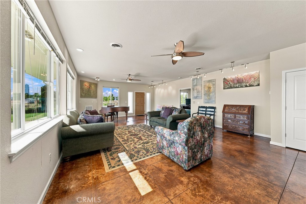 2260 Lakeshore Boulevard Property Photo 15