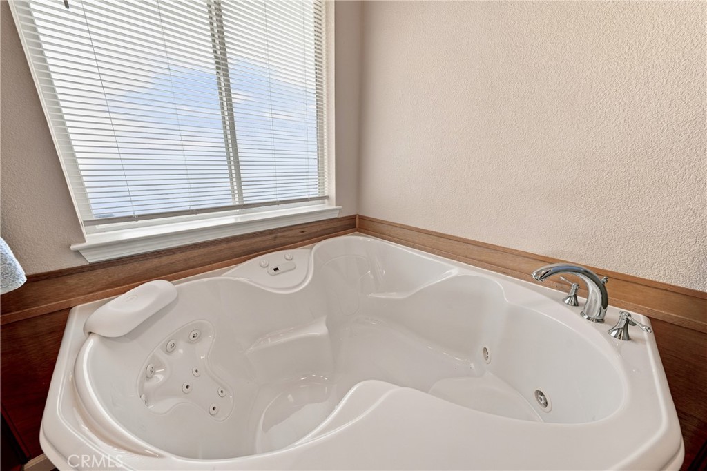 2260 Lakeshore Boulevard Property Photo 36