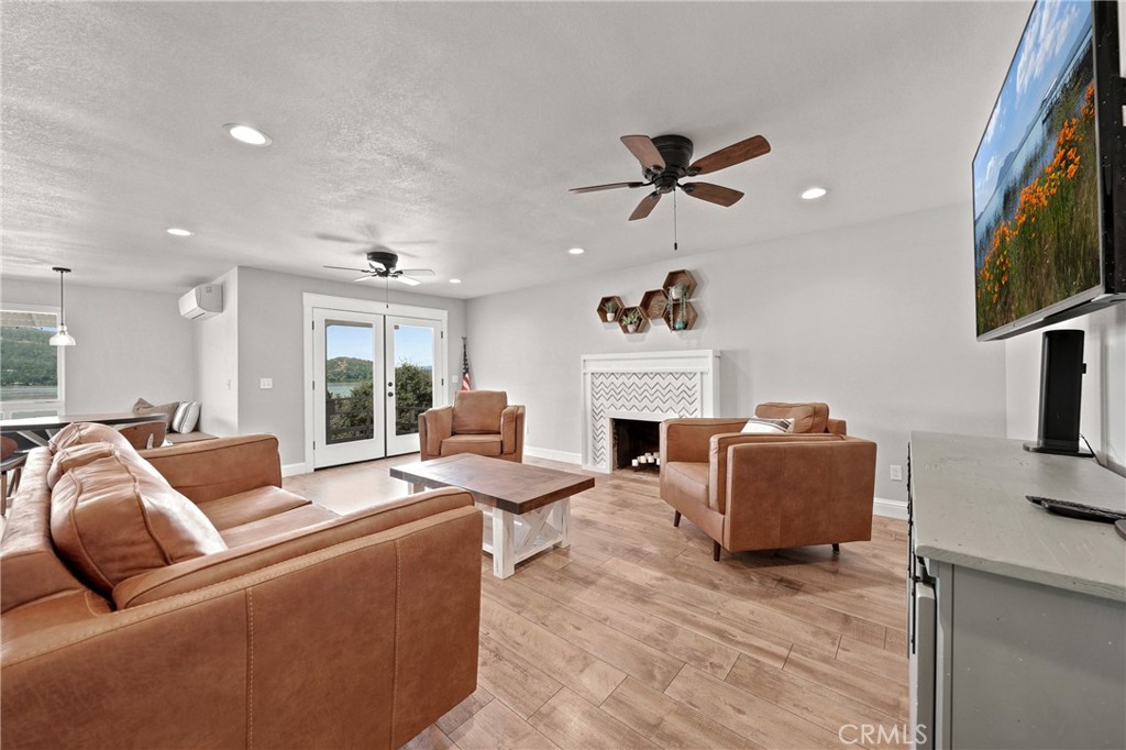 9175 Glenhaven Property Photo 6