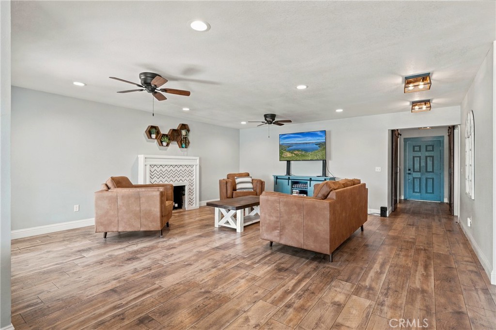 9175 Glenhaven Property Photo 9