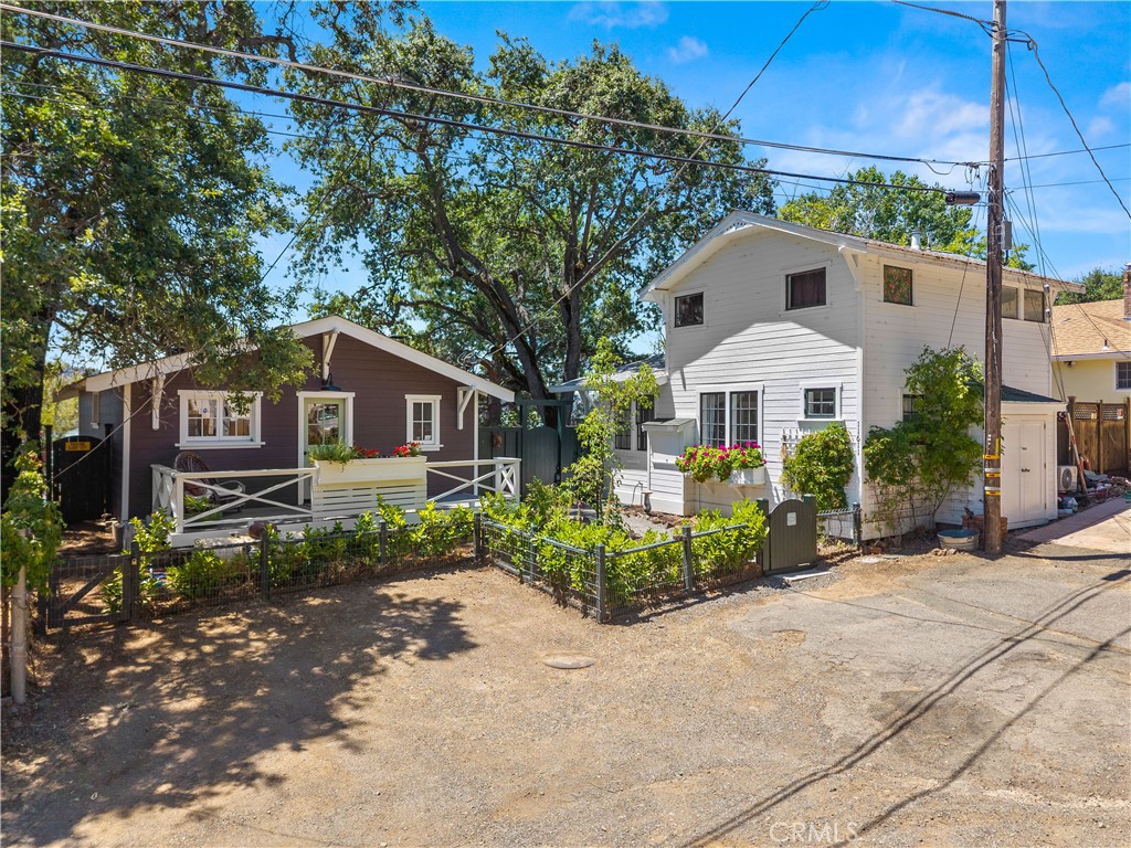 11611 Garden Court Property Photo 2