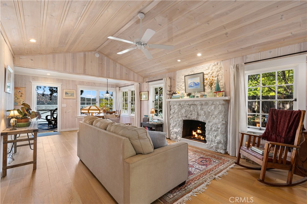 11611 Garden Court Property Photo 3