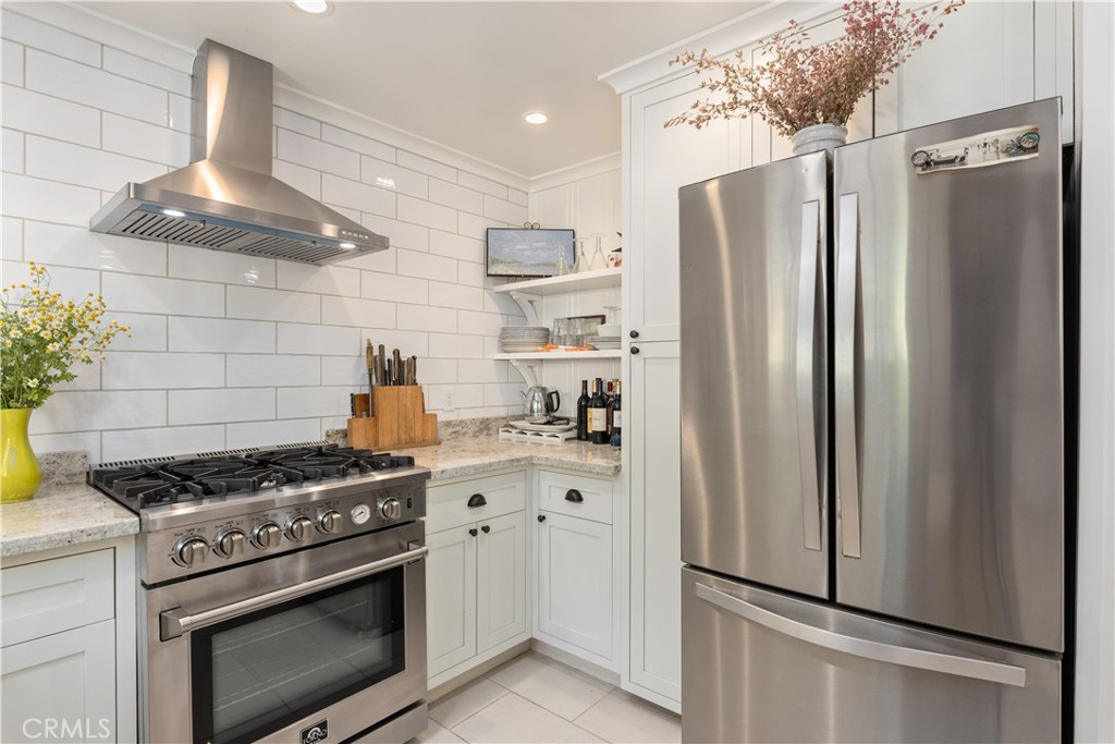 11611 Garden Court Property Photo 6