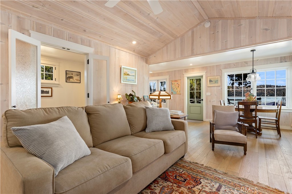 11611 Garden Court Property Photo 8