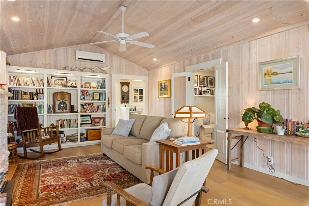 11611 Garden Court Property Photo 9