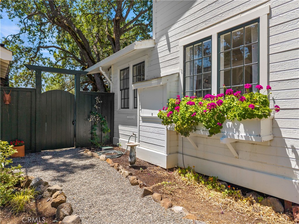 11611 Garden Court Property Photo 31