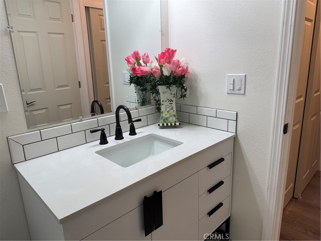 15255 Summit Boulevard Property Photo 13