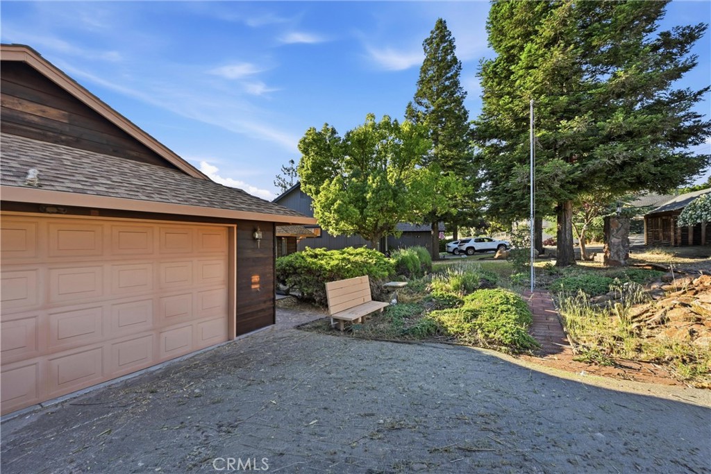 17153 Squirrelhill Road Property Photo 2