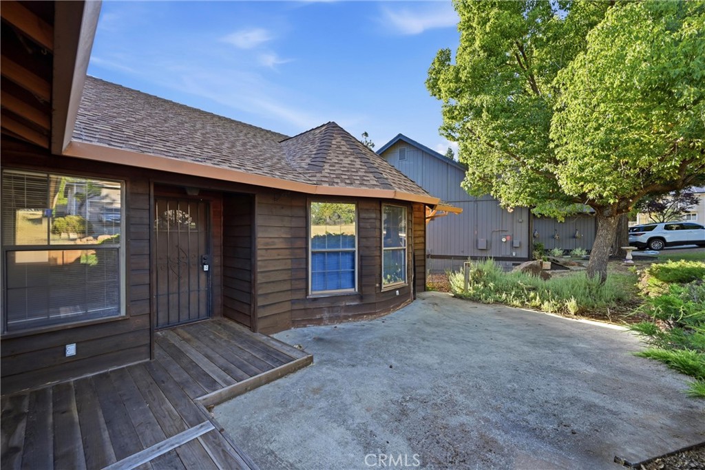 17153 Squirrelhill Road Property Photo 3