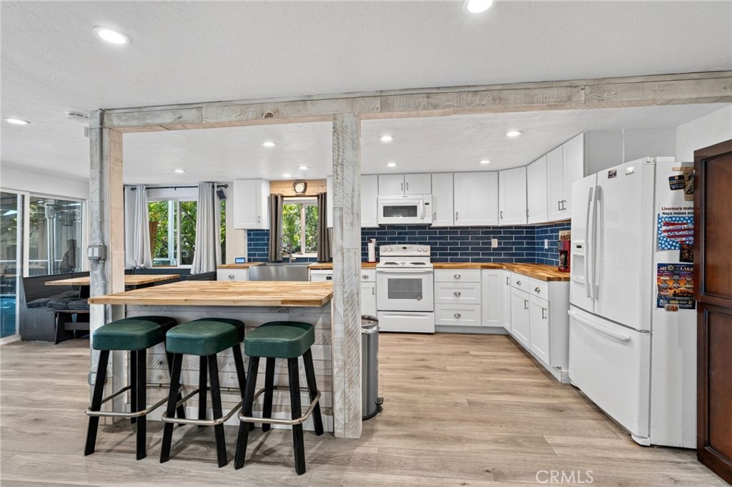 13911 Lakeshore Property Photo 6