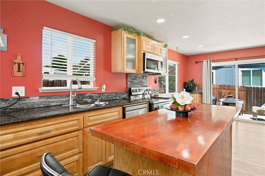 200 Island View Drive Property Photo 5