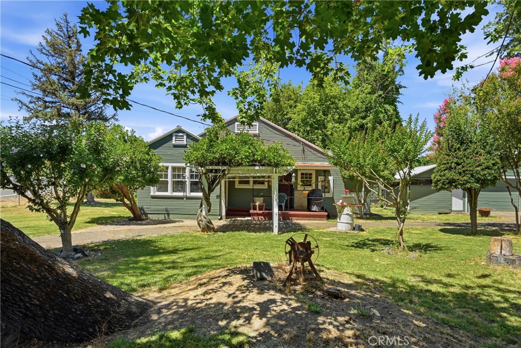 422 1st Property Photo 3