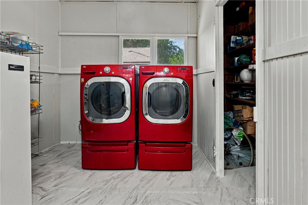 422 1st Property Photo 5