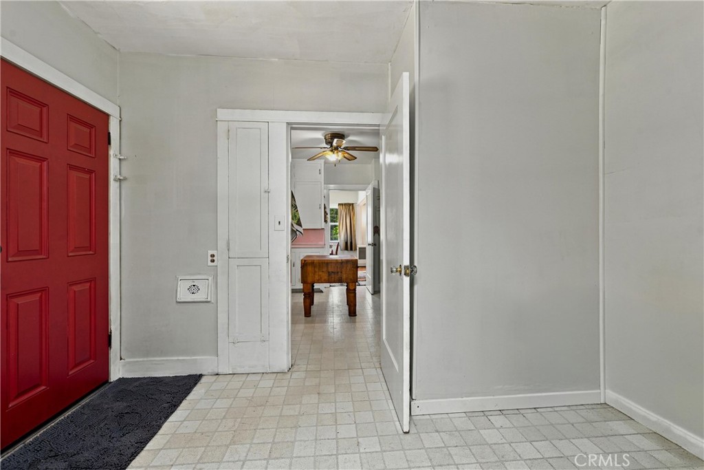 422 1st Property Photo 7