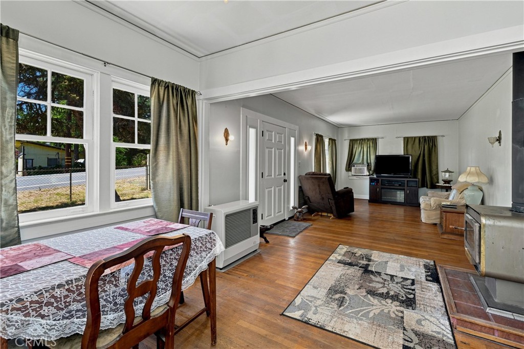 422 1st Property Photo 14