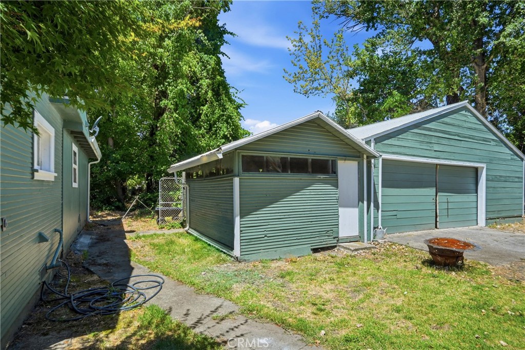 422 1st Property Photo 22