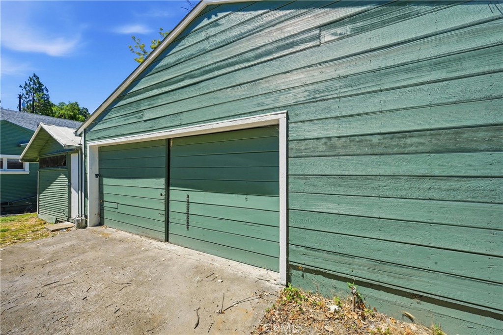 422 1st Property Photo 27
