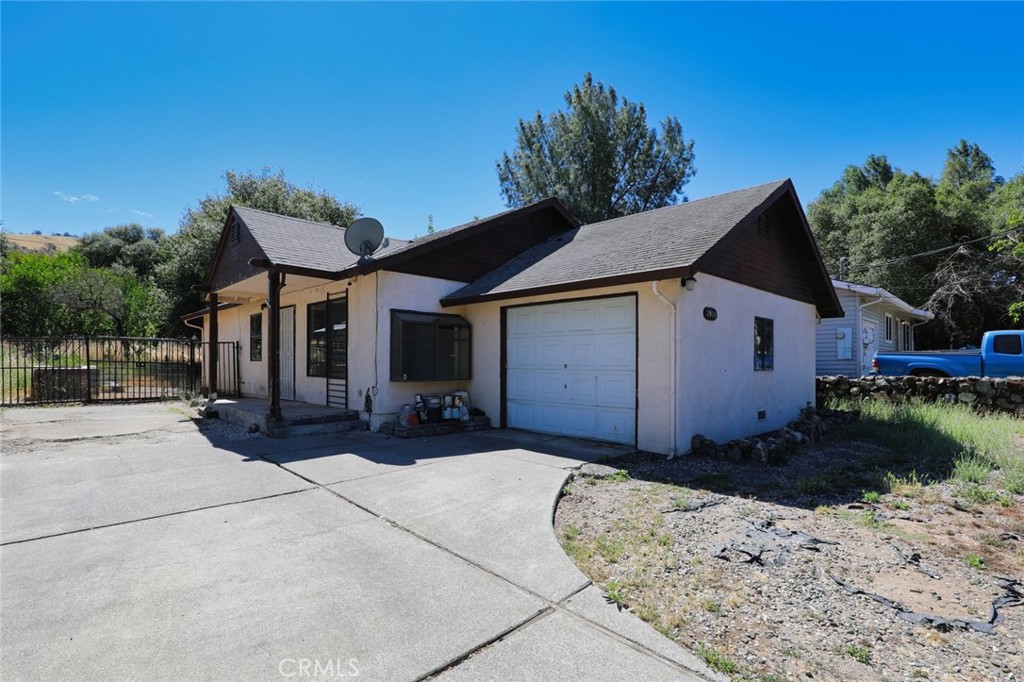 2954 8th Property Photo 3
