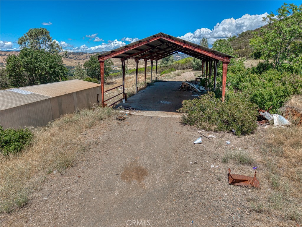 15970 Polk Avenue Property Photo 5
