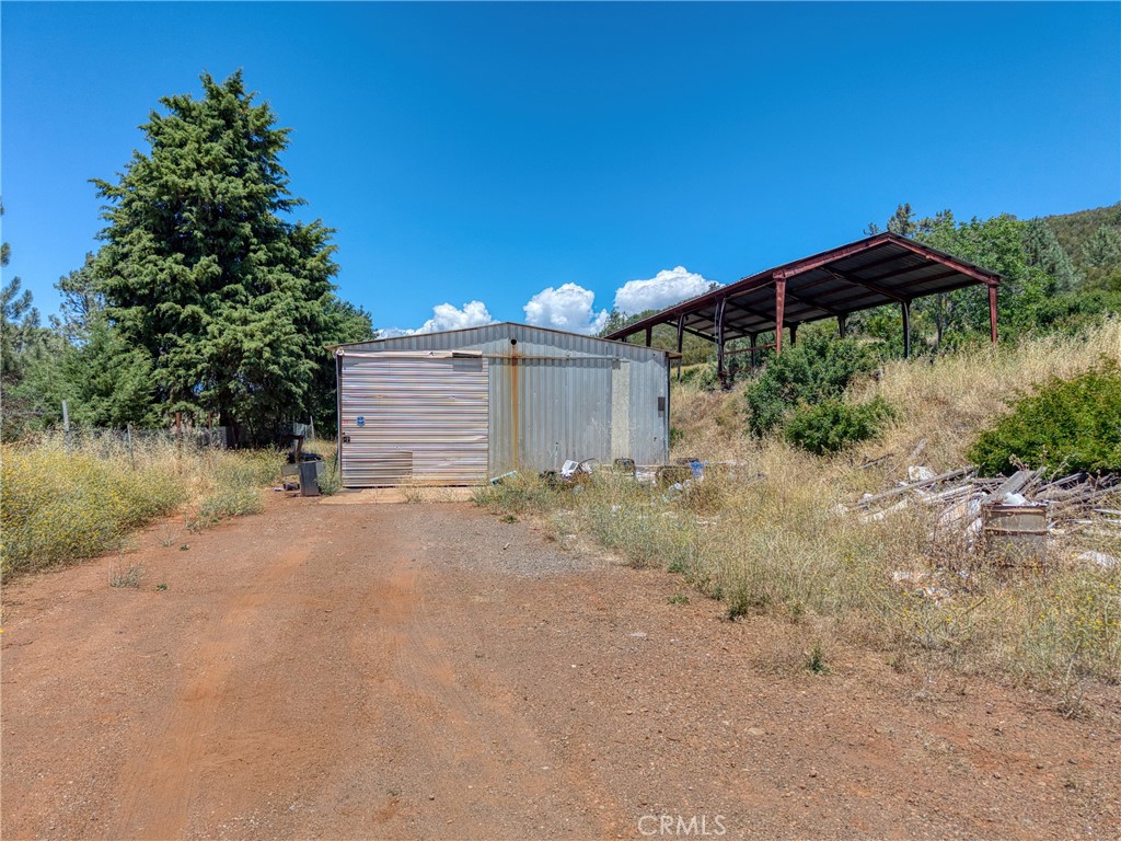 15970 Polk Avenue Property Photo 6