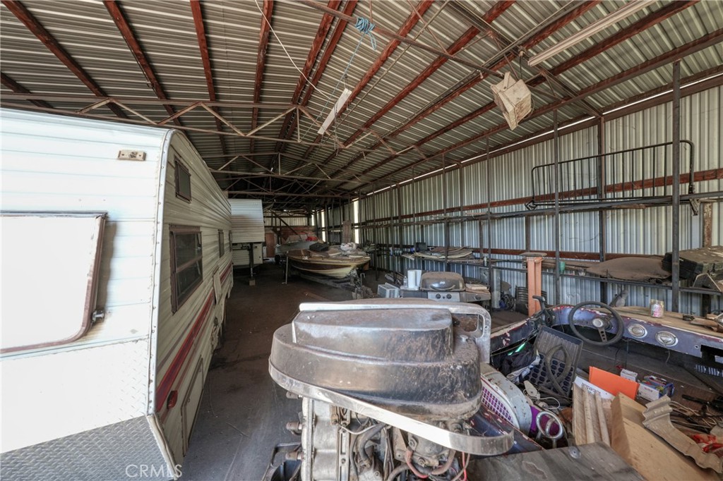 15970 Polk Avenue Property Photo 8