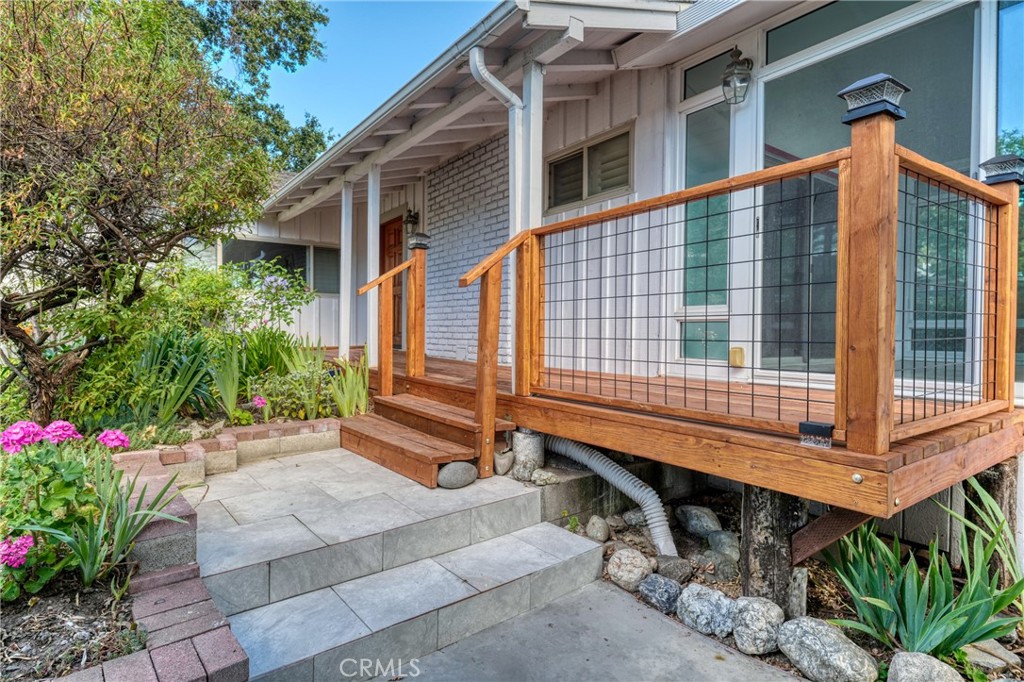 2637 Lakeshore Boulevard Property Photo