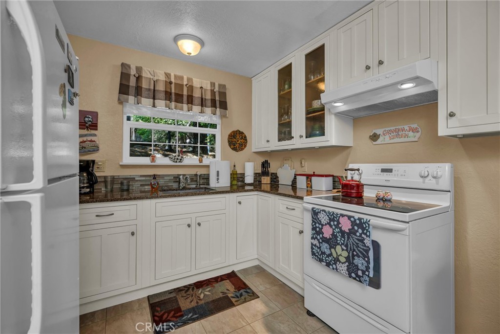 16635 Mountain View Drive Property Photo 9