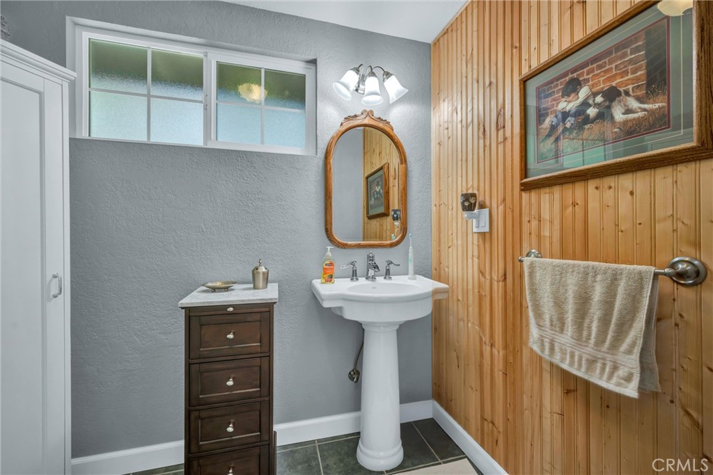 16635 Mountain View Drive Property Photo 15