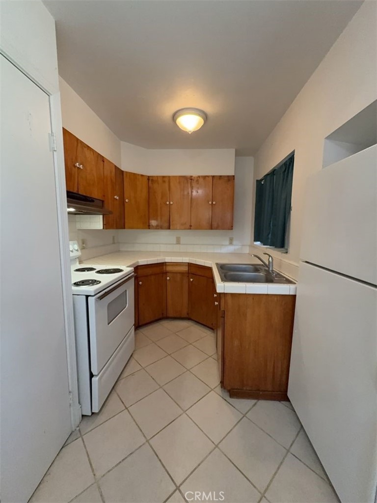 2435 Lakeshore 1 Property Photo 5