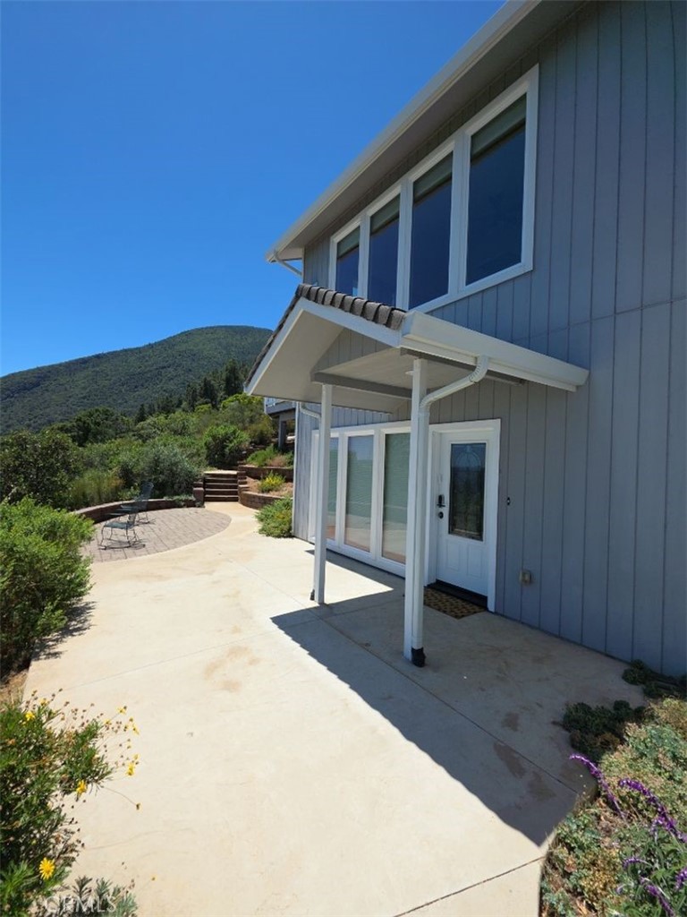 8115 Mountain Creast Drive Property Photo 4