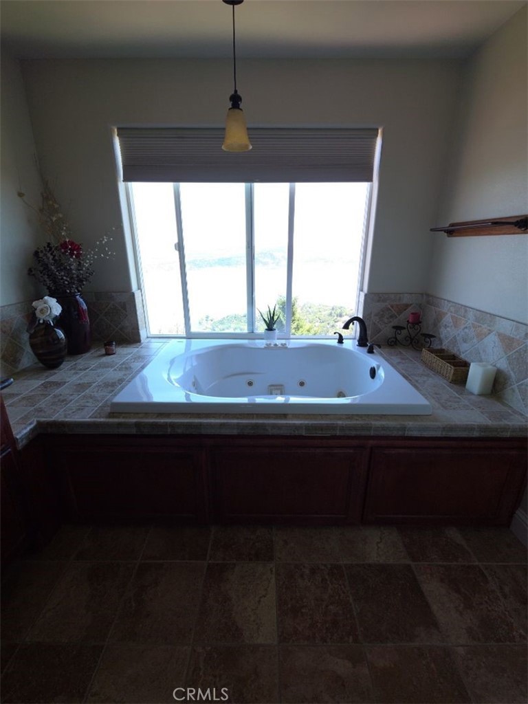 8115 Mountain Creast Drive Property Photo 10