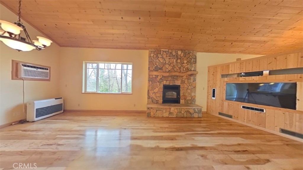 14274 Regina Way Property Photo 6