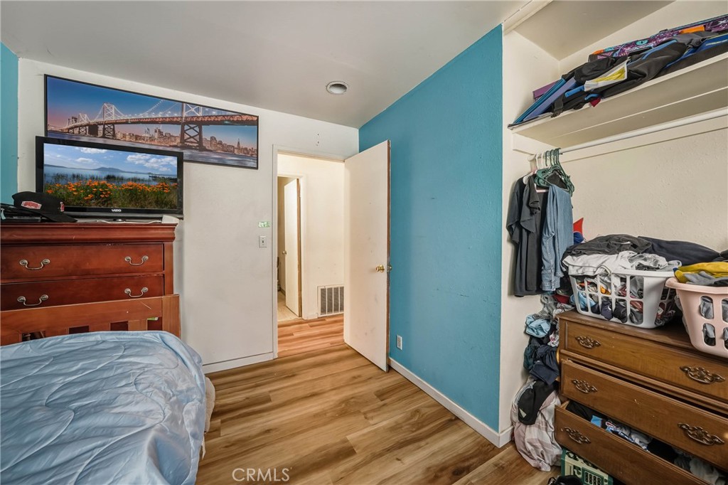 1011 2nd Property Photo 7