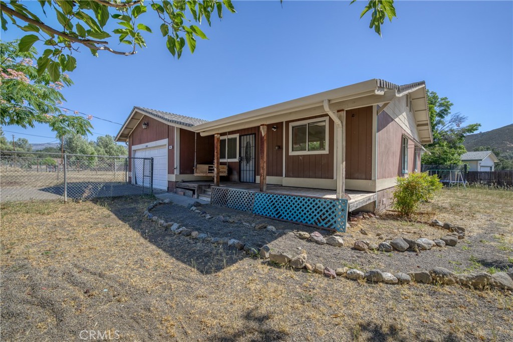 17002 Acacia Property Photo 3