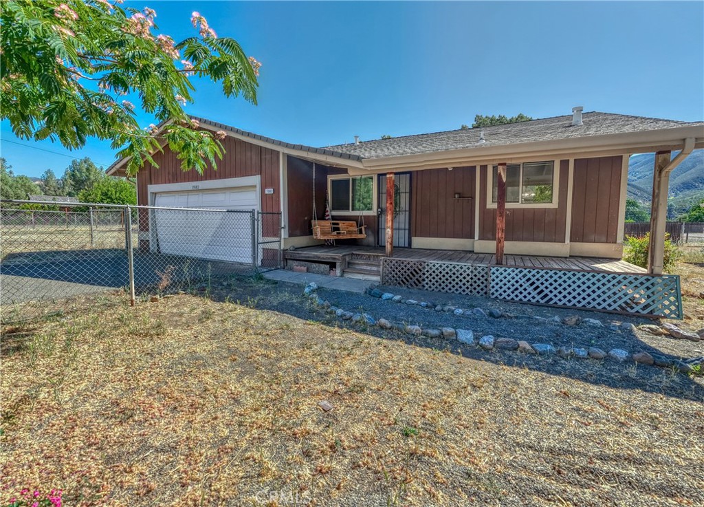17002 Acacia Property Photo 5