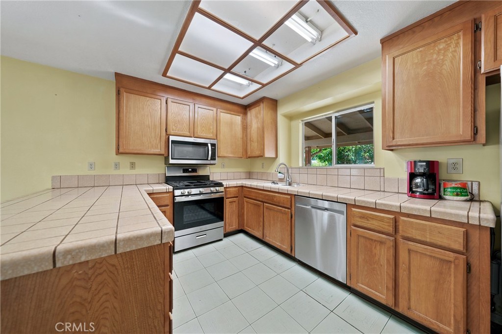 17002 Acacia Property Photo 10