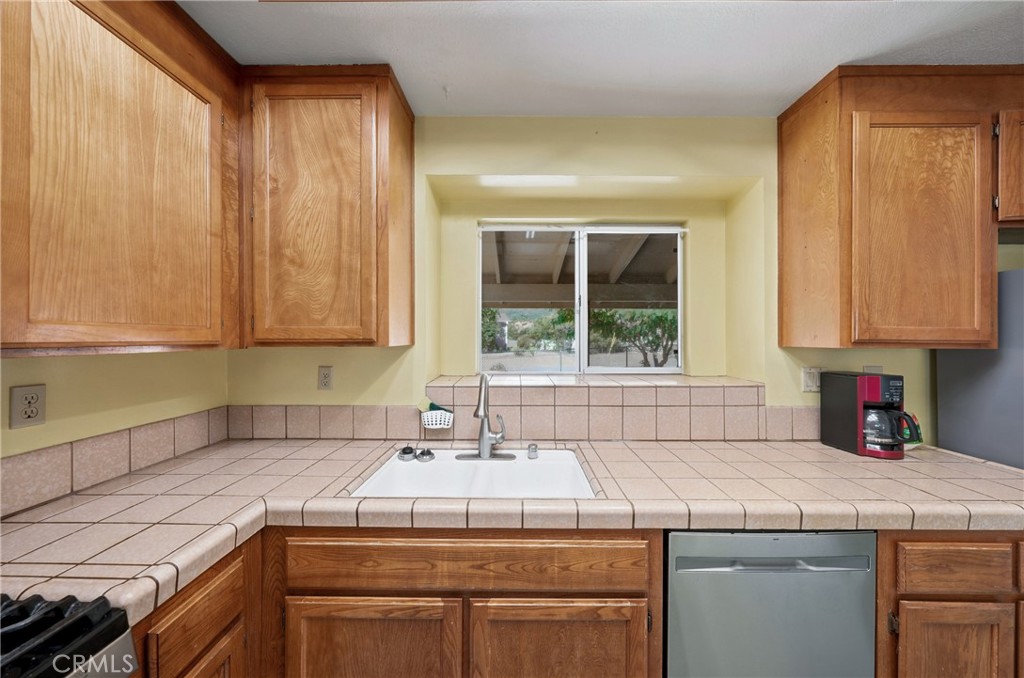 17002 Acacia Property Photo 13