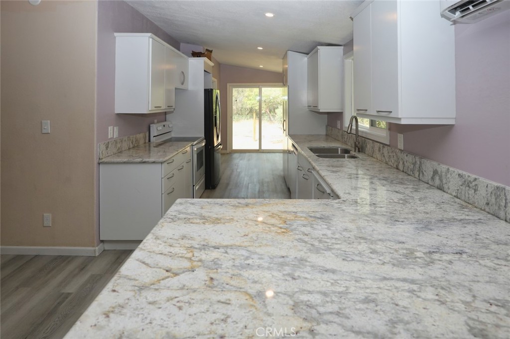 3304 Toyon Property Photo 17
