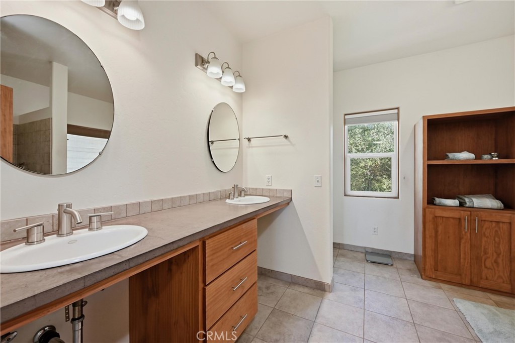 16542 Crescent Court Property Photo 13