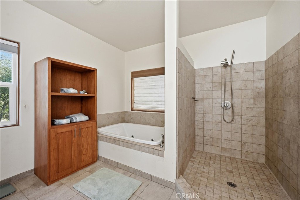 16542 Crescent Court Property Photo 14