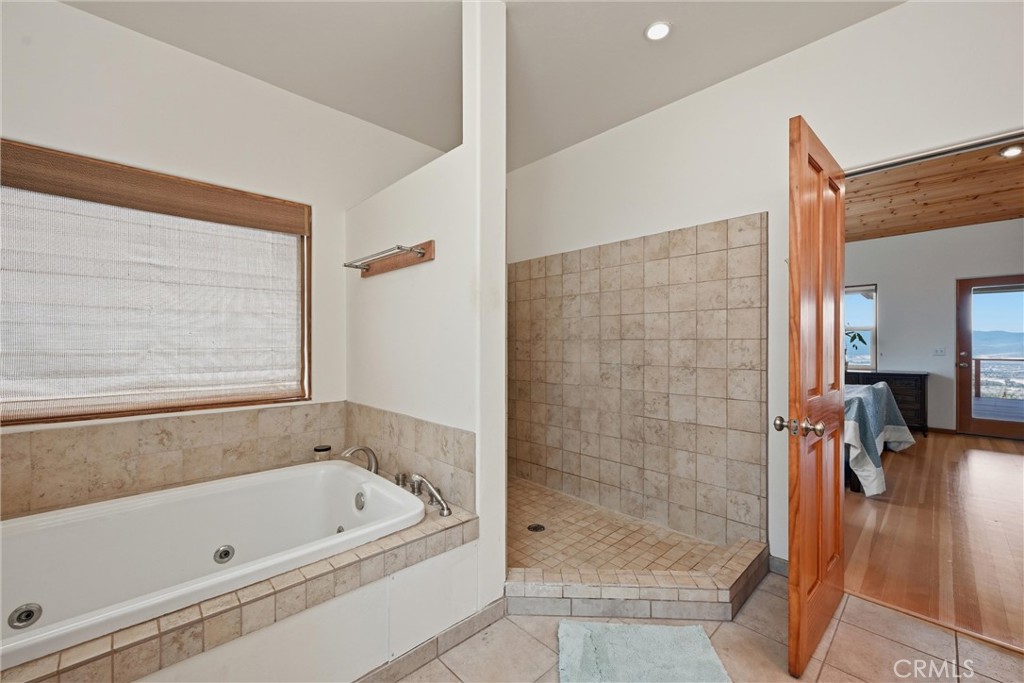 16542 Crescent Court Property Photo 15