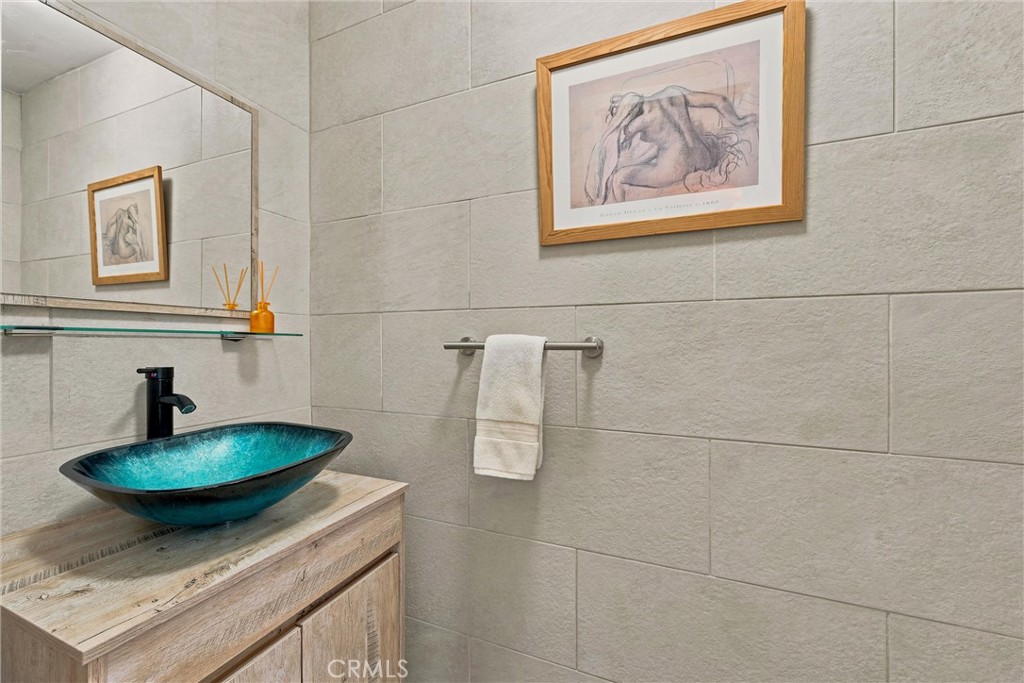 6926 Pine Property Photo 10